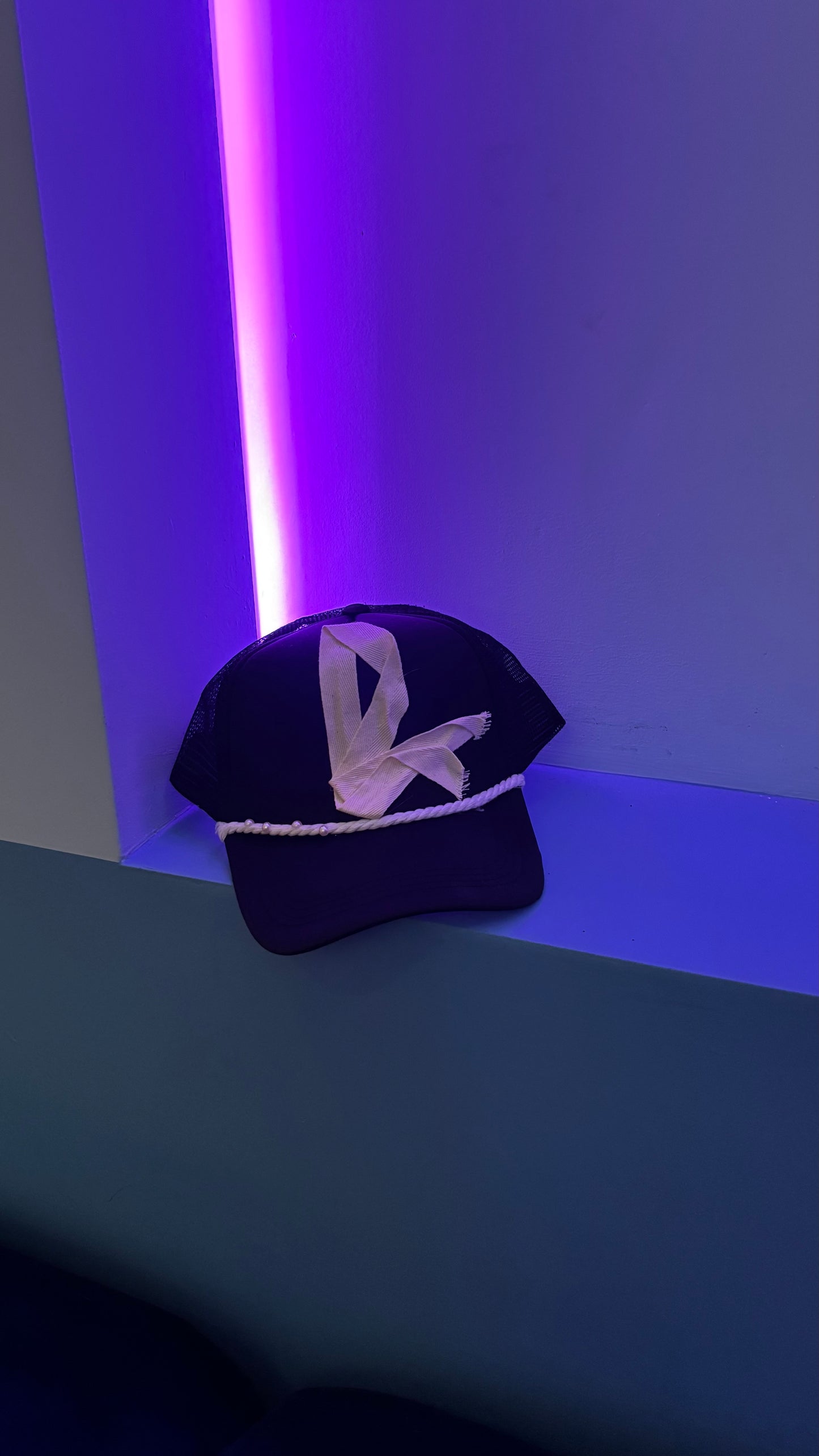 Lux1 malibu Trap hat (black